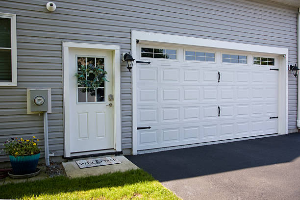 24/7 Emergency Garage Door Panel Replacement experts in Browns Lake, WI